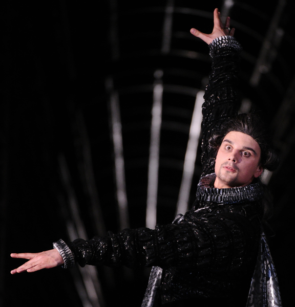 "Испанские безумства" на сцене "Ленкома"