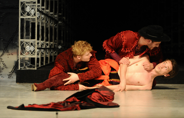 "Испанские безумства" на сцене "Ленкома"