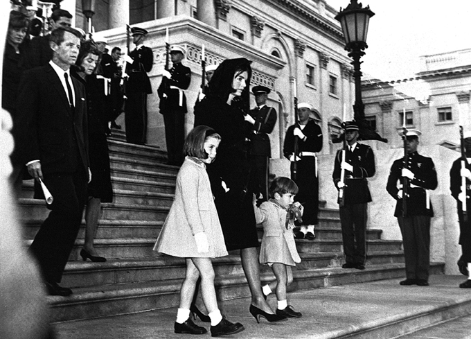 Будет ли раскрыта тайна убийства Кеннеди?