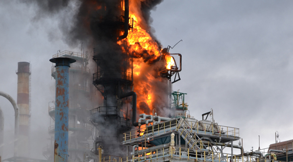 Пожар на Саратовском НПЗ ликвидирован, один человек погиб