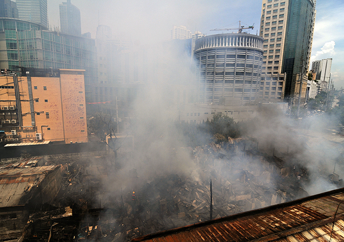 Сильнейший пожар в филиппинских трущобах