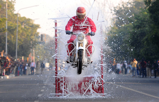 Это вам не цирк - это армия! Мотогонщик