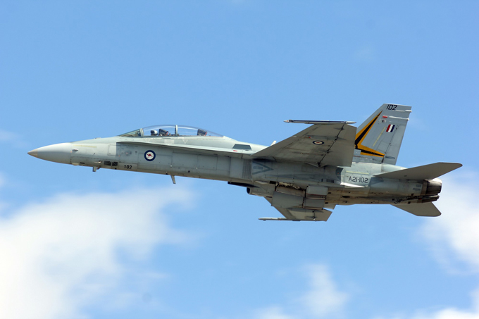 В небе мировые лидеры авиастроения: F-16 Fighting Falcon - "Бойцовый сокол"