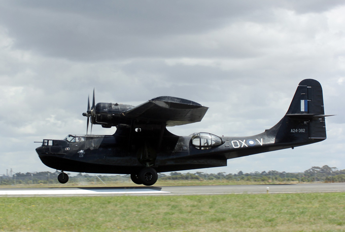 В небе мировые лидеры авиастроения: гидросамолет