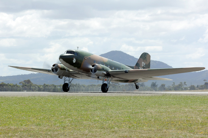В небе мировые лидеры авиастроения: Douglas DC-3