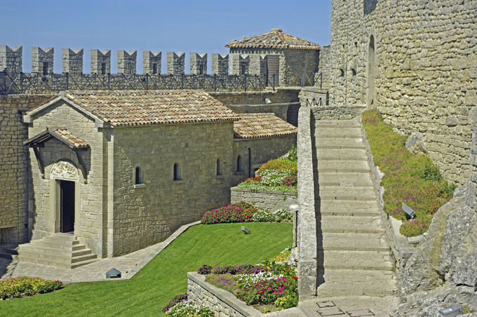 Чем "провинились" карликовые государства