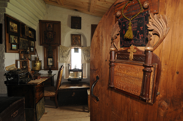 Тихвинский Богородичный Успенский мужской монастырь