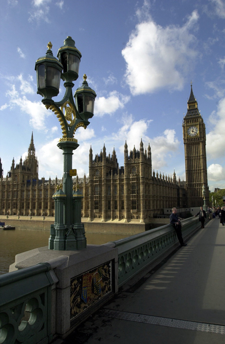 Где старушки пьют чай в пять часов дня