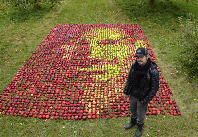 Яблочный портрет Стива Джобса
