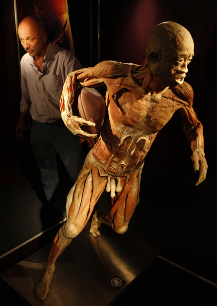 "Парад мертвецов"‎ Гюнтера фон Хагенса