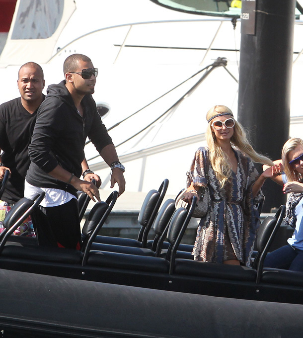 Пэрис Хилтон под прицелом папарацци