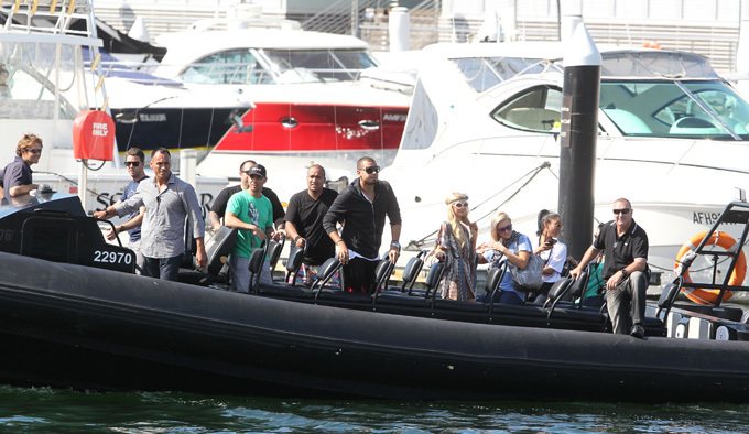 Пэрис Хилтон под прицелом папарацци