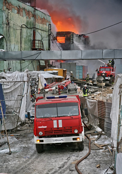 Пожар на крупнейшем вещевом рынке Урала