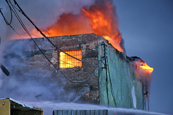Пожар на крупнейшем вещевом рынке Урала