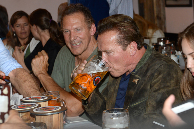 Слабость железного Арни - пиво