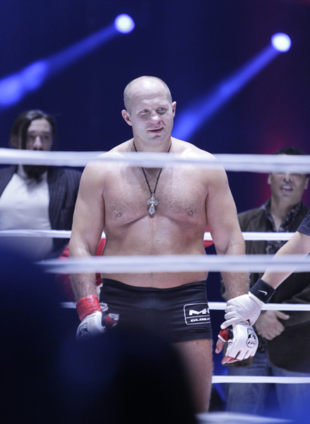 Емельяненко выиграл у Монсона за 15 минут