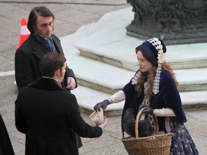 Дакота Фаннинг на съемочной площадке