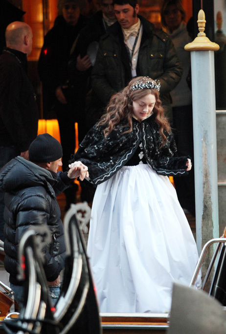 Дакота Фаннинг на съемочной площадке