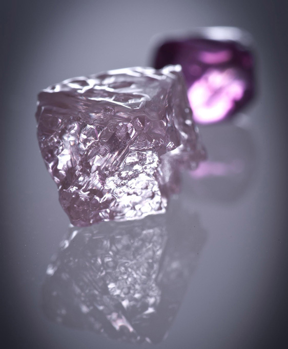 В Австралии нашли уникальный розовый алмаз