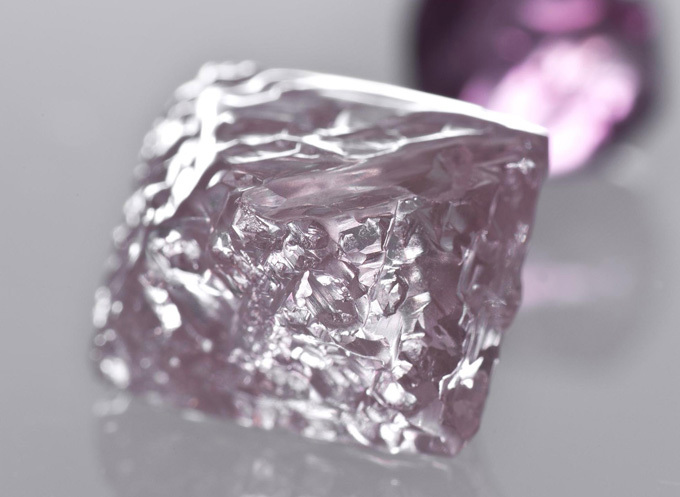 В Австралии нашли уникальный розовый алмаз