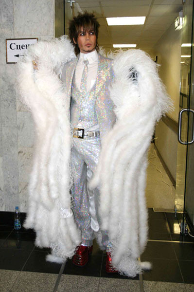 Эпатажные наряды Сергея Зверева