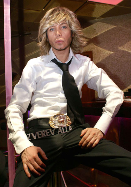 Эпатажные наряды Сергея Зверева