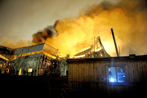 Пожар на территории промзоны "Шушары" в Санкт-Петербурге