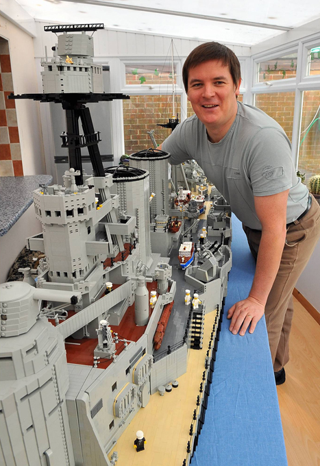 Боевой корабль из "Лего"