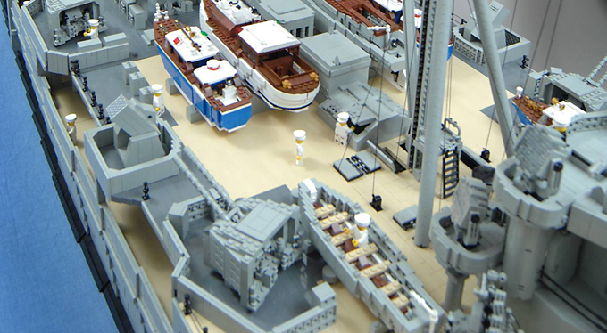 Боевой корабль из "Лего"