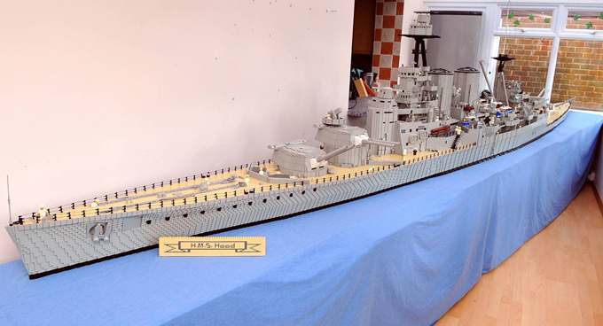 Боевой корабль из "Лего"