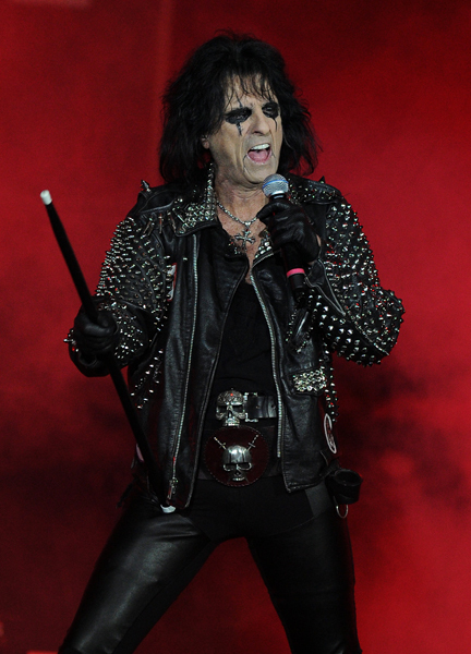 "Театр смерти"  Элиса Купера