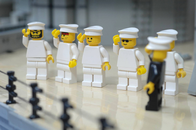 Боевой корабль из "Лего"