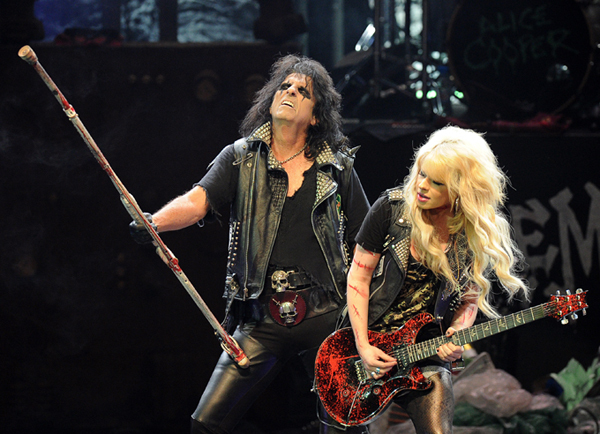 "Театр смерти"  Элиса Купера