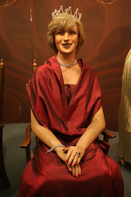 Худшие восковые фигуры знаменитостей