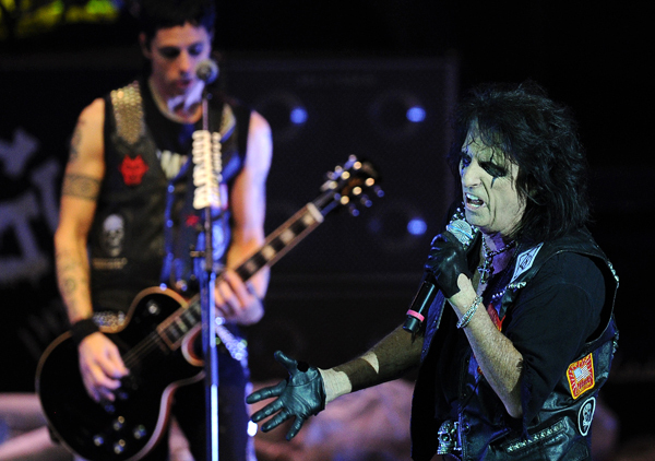 "Театр смерти"  Элиса Купера