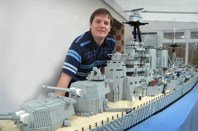 Боевой корабль из "Лего"