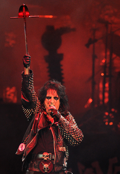 "Театр смерти"  Элиса Купера