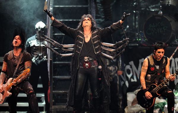 "Театр смерти"  Элиса Купера