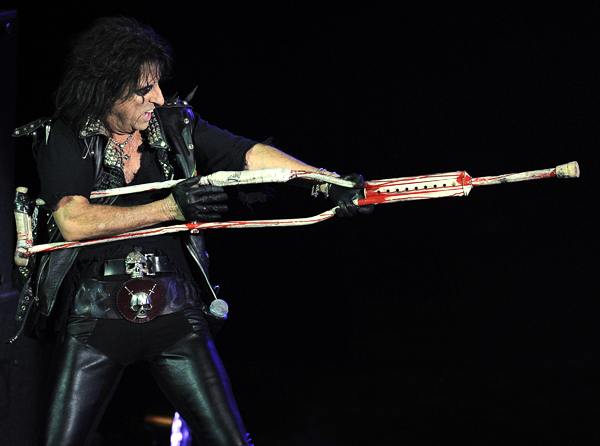 "Театр смерти"  Элиса Купера