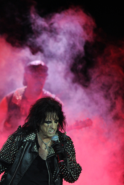 "Театр смерти"  Элиса Купера