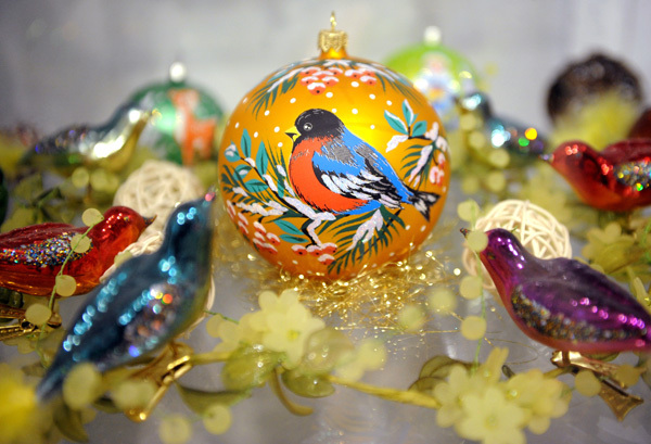 Елочная игрушка – подарок из детства