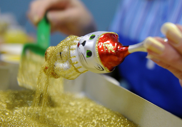 Елочная игрушка – подарок из детства