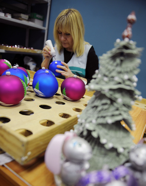 Елочная игрушка – подарок из детства