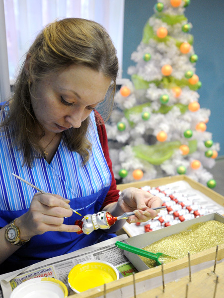 Елочная игрушка – подарок из детства