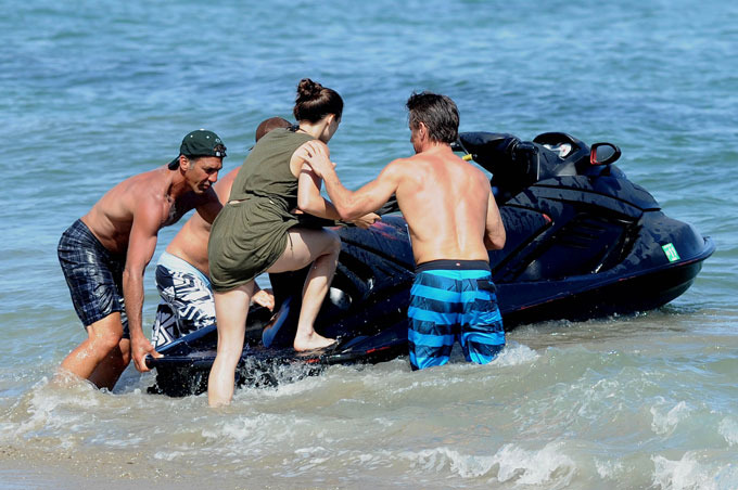 Шон Пенн и его новая подруга