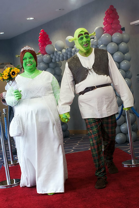 В Великобритании Шрек и Фиона сыграли свадьбу