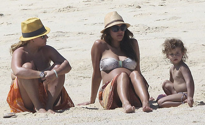 Пляжные каникулы Джессики Альбы