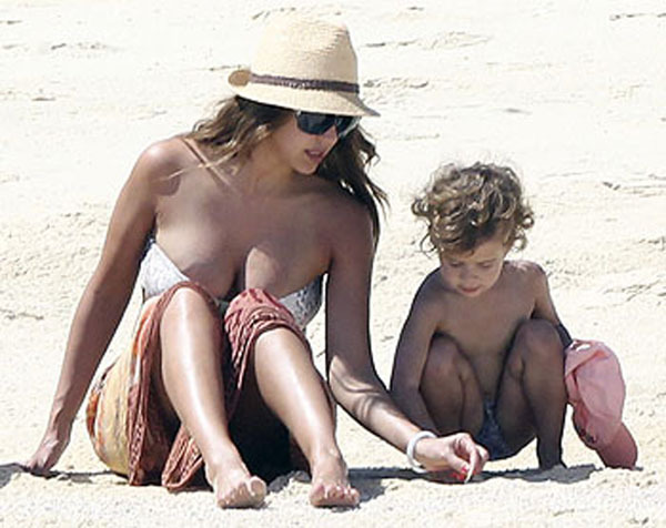 Пляжные каникулы Джессики Альбы