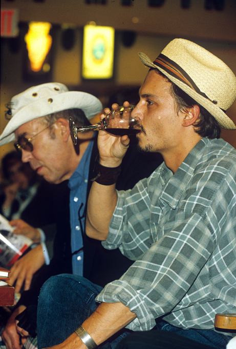 Такие причуды богатых раздражают. Джонни Депп