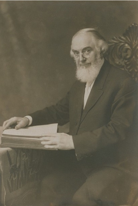 Гении дня (16.02): счетоводы. Чарльз Тейз Рассел